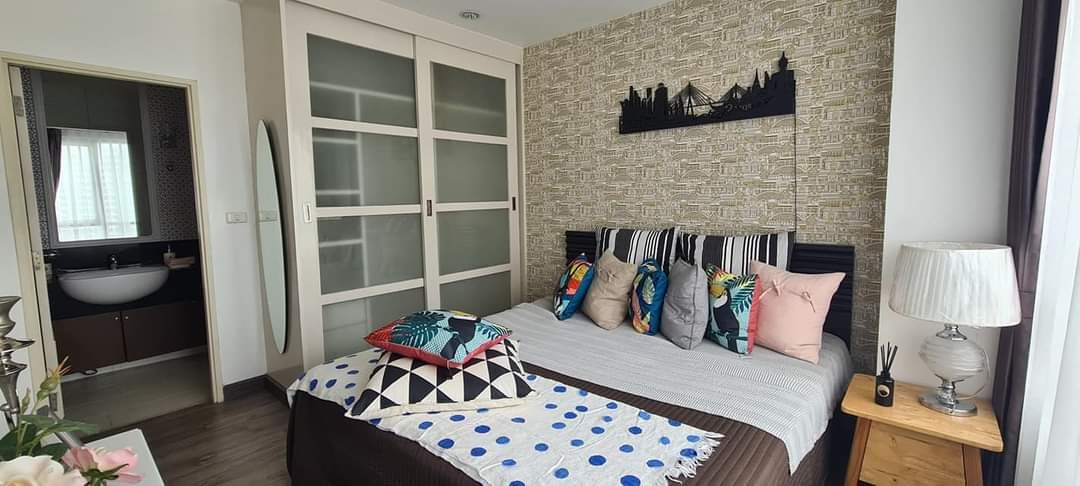 Sukhumvit Plus เตียงนอน.jpg