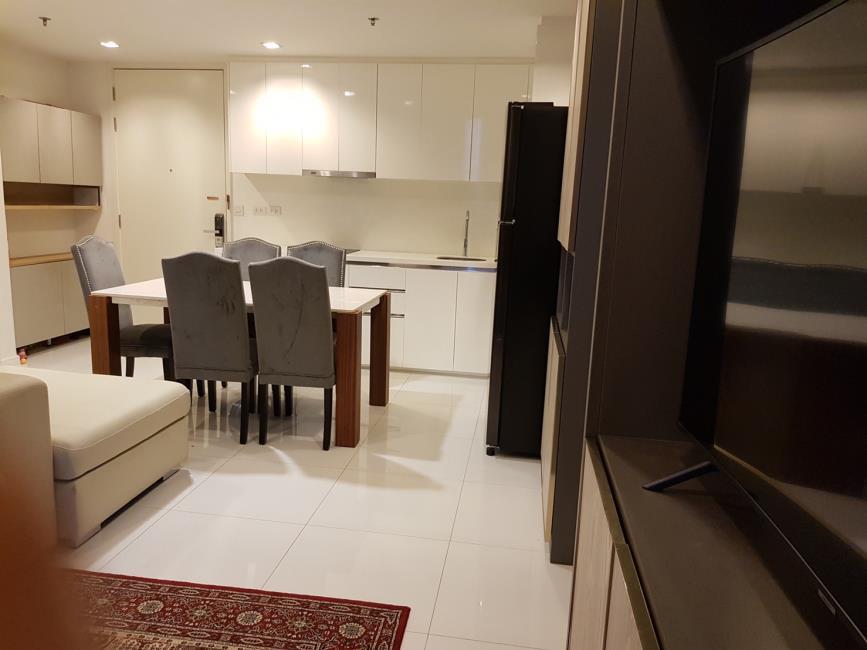 Nara 9 by Eastern Star โต๊ะอาหาร.jpg