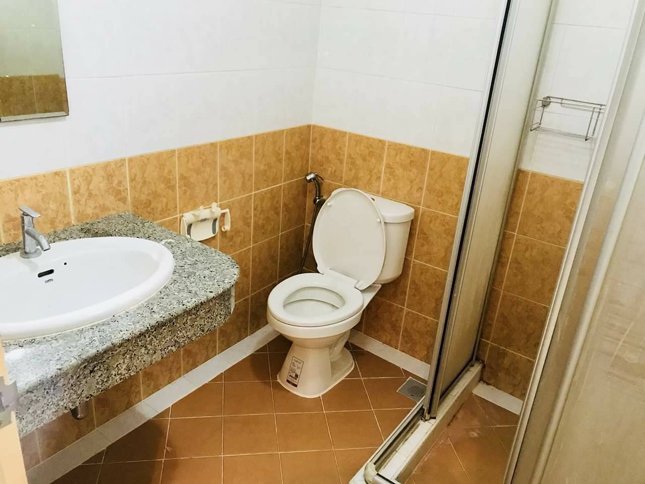 Ratchada City Condo ห้องน้ำ.jpg