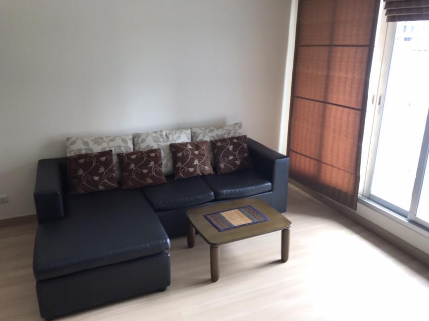 Life @ Sathorn 10 โซฟา.jpg