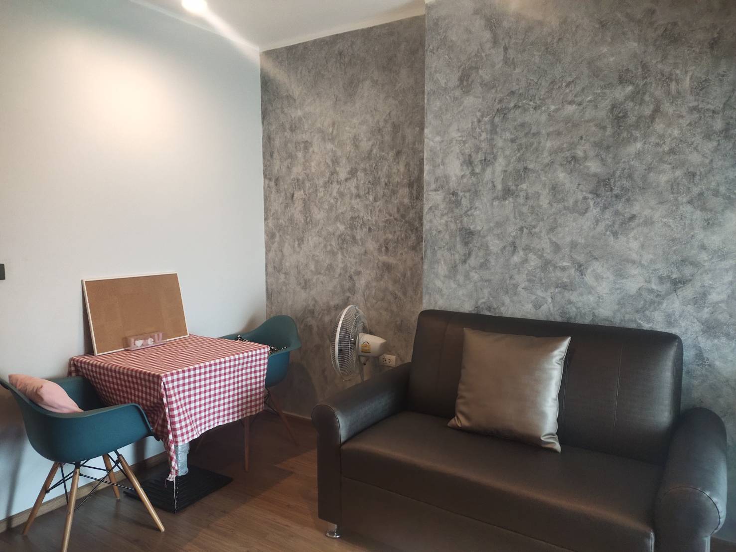 U Delight @Talat Phlu Station โซฟา.jpg