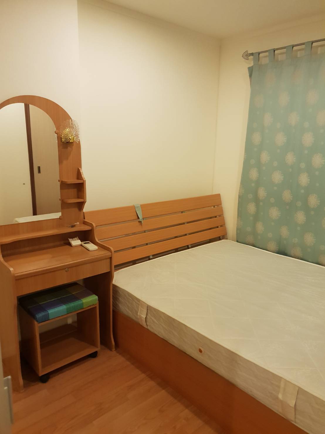 Lumpini Mega City Bangna โต๊ะเครื่องแป้ง.jpg