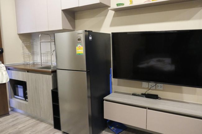 Brown Condo Ratchada 32 ทีวี ครัว.jpg