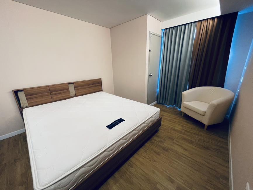 Siamese Nang Linchee  เตียง.jpg