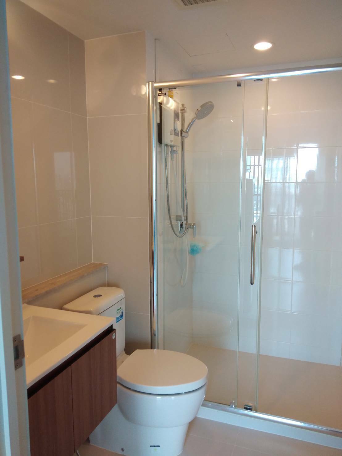 Fuse Chan - Sathorn ห้องน้ำ.jpg