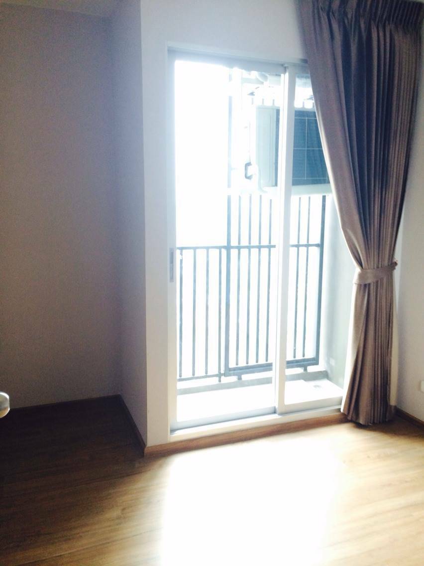 Fuse Chan - Sathorn  ผ้าม่าน.jpg