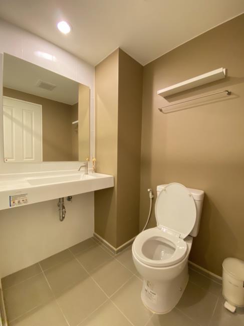 U Delight @Talat Phlu Station ห้องน้ำ.jpg