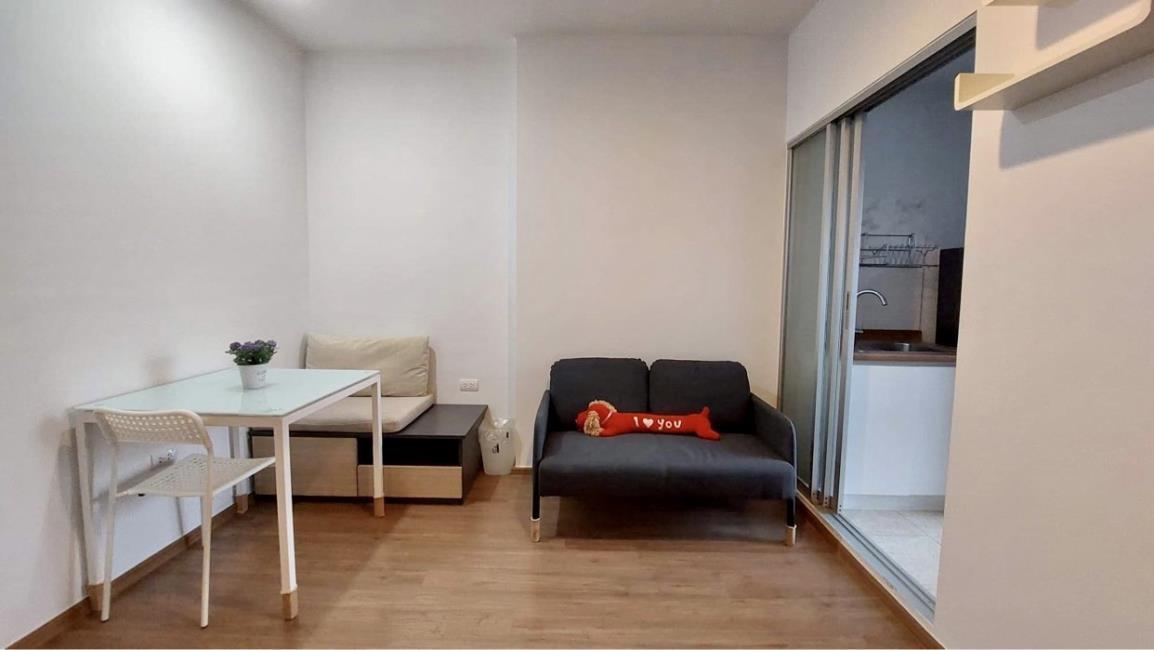 U Delight @Talat Phlu Station โซฟา.jpg