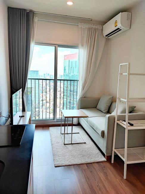 Noble Revolve Ratchada โซฟา.jpg