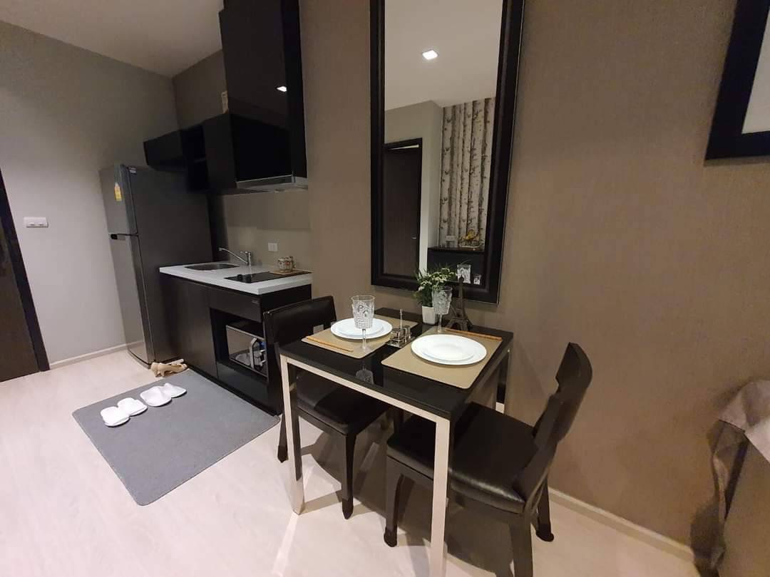 Rhythm Sukhumvit 441 ครัว โต๊ะอาหาร.jpg