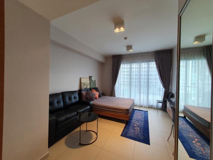 The Lofts Ekkamai มุมห้อง.jpg