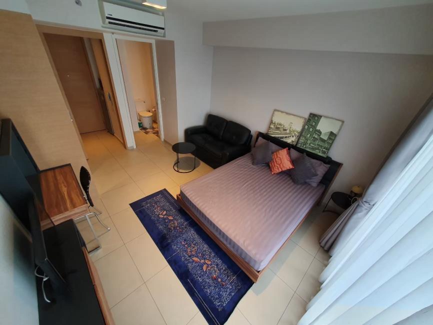 The Lofts Ekkamai เตียงนอน.jpg