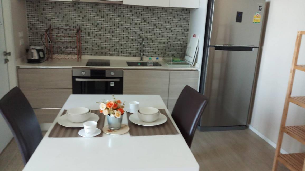 The Room Sukhumvit 21 คัรว.jpg