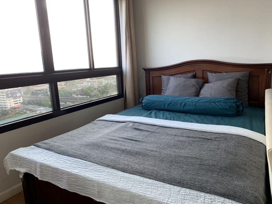 Lumpini Place Narathiwas-Chaopraya เตียงนอน.jpg