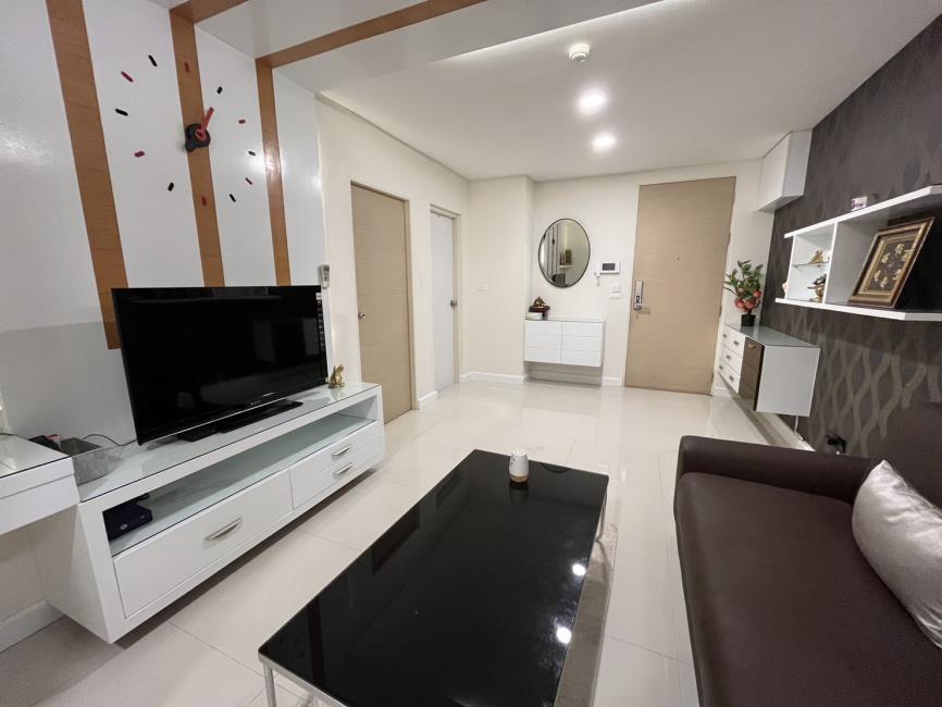 Metro Sky Ratchada ทีวี โซฟา.jpg