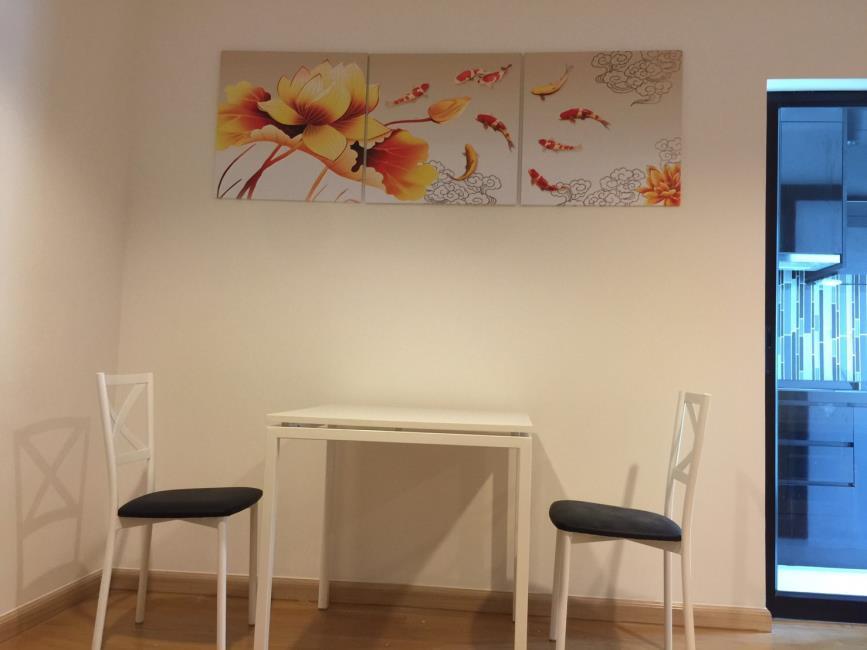 Bangkok Feliz @ Krungthonburi Station โต๊ะอาหาร.jpg