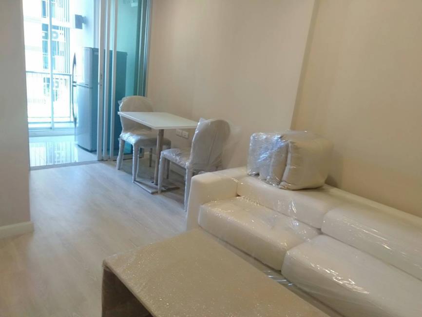 Metro Luxe Rama 4 โต๊ะอาหาร.jpg