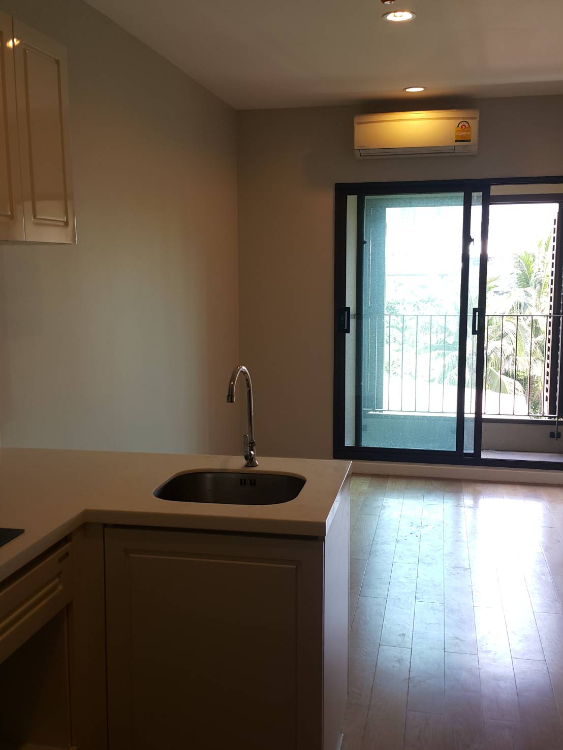 Condolette Dwell Sukhumvit 26 ครัว.jpg