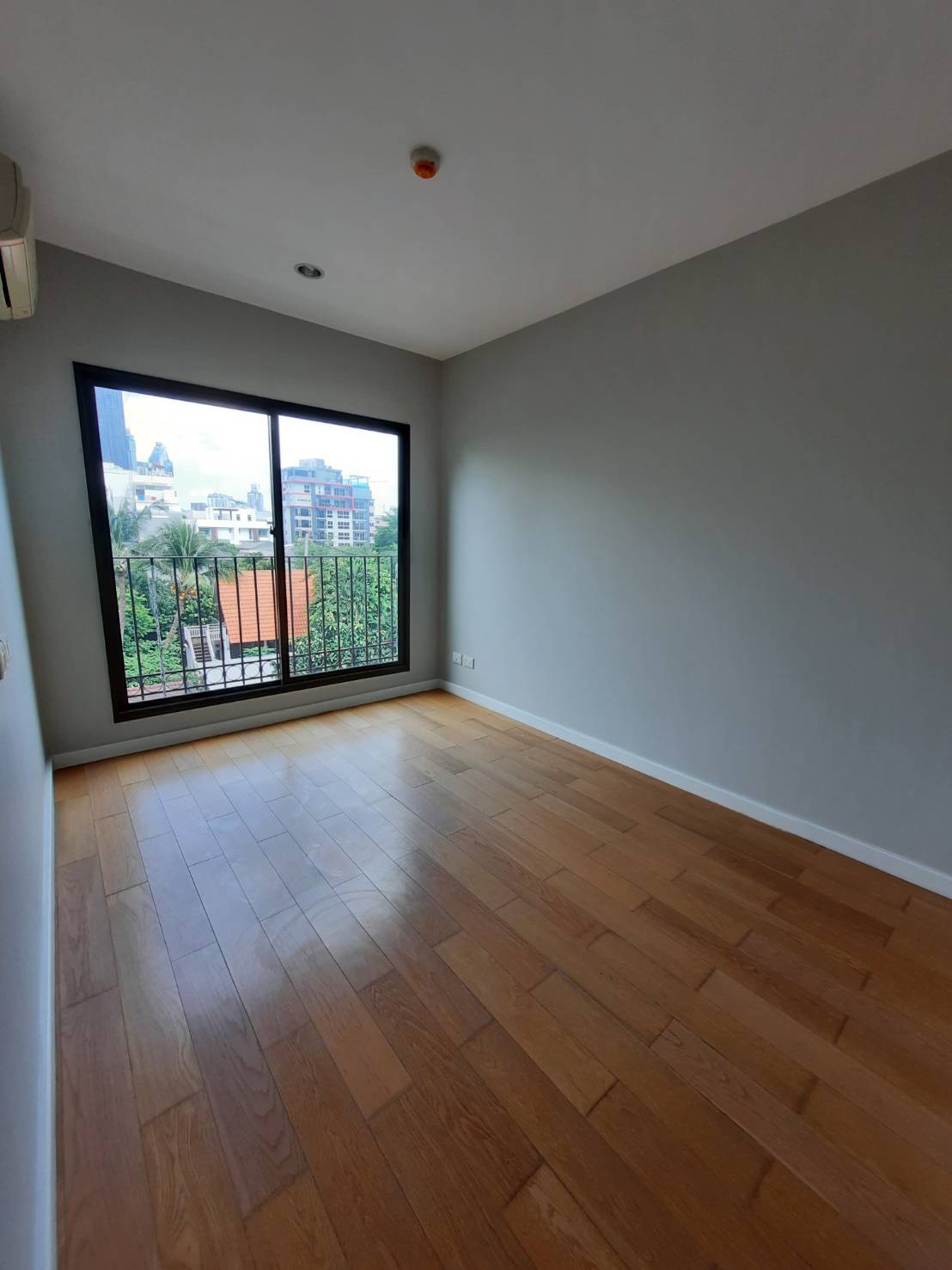 Condolette Dwell Sukhumvit 26 ภายในห้อง.jpg