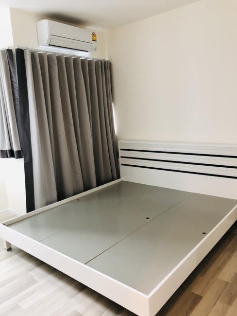 The Key Sathorn-Charoenraj เตียงนอน.jpg