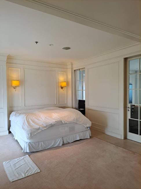 Riverside Tower  เตียง.jpg