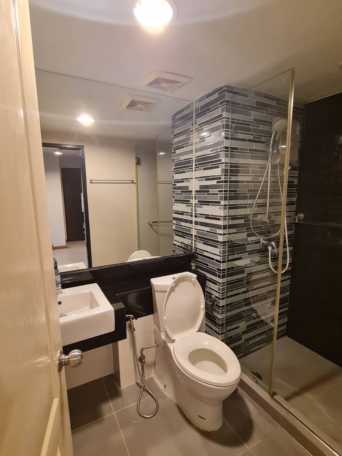 Bangkok Feliz Sukhumvit 69 ห้องน้ำ.jpg