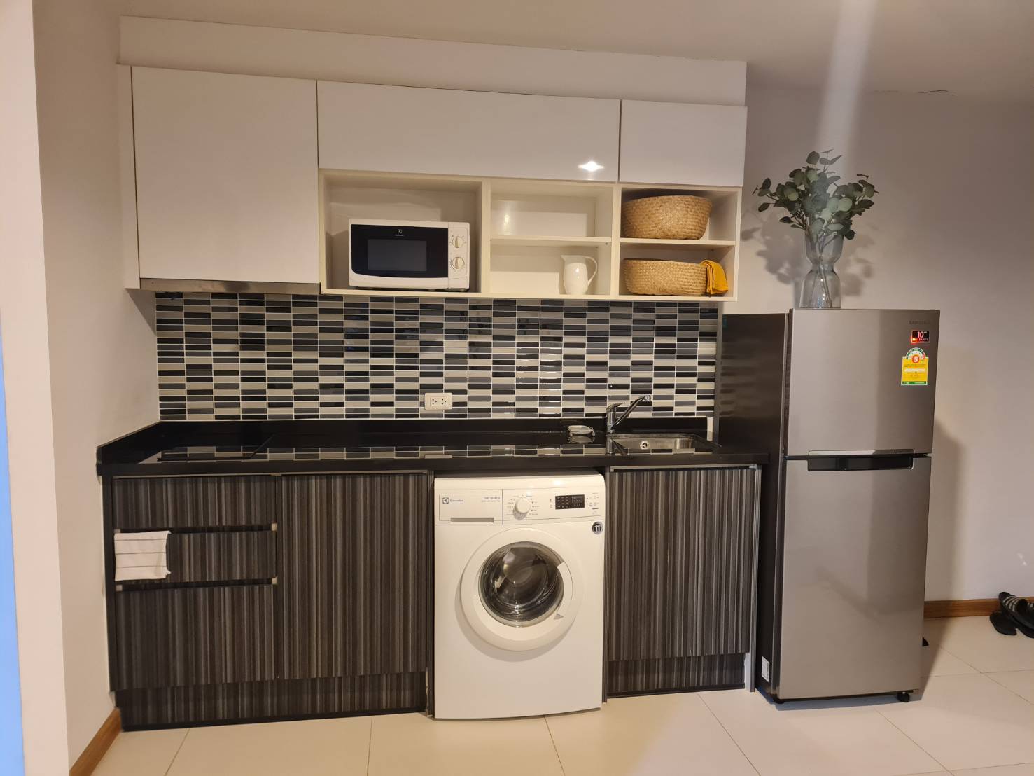 Bangkok Feliz Sukhumvit 69 ครัว.jpg