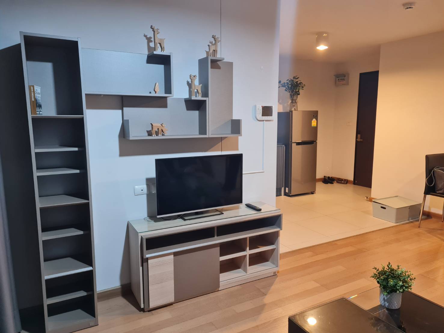 Bangkok Feliz Sukhumvit 69 ทีวี.jpg