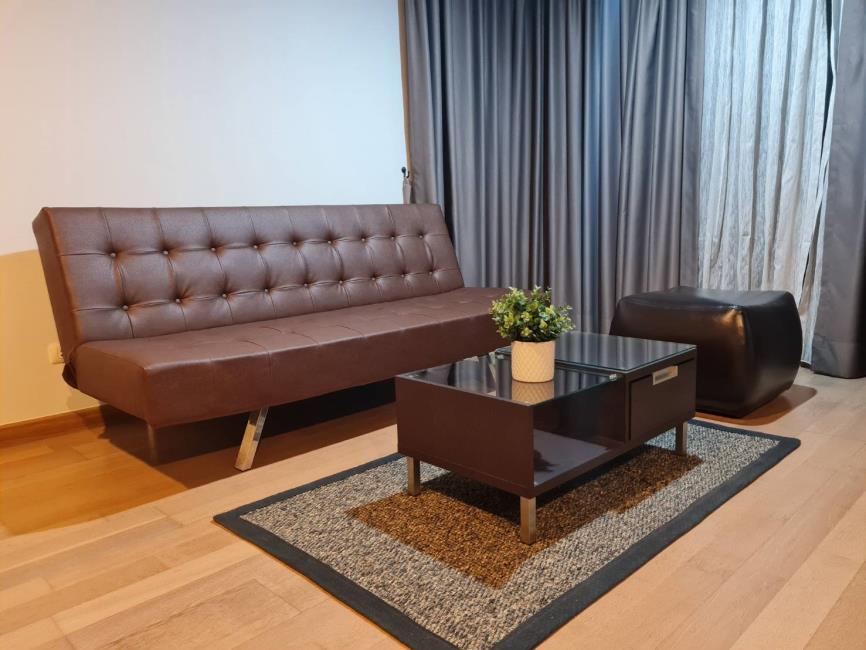 Bangkok Feliz Sukhumvit 69 โซฟา.jpg