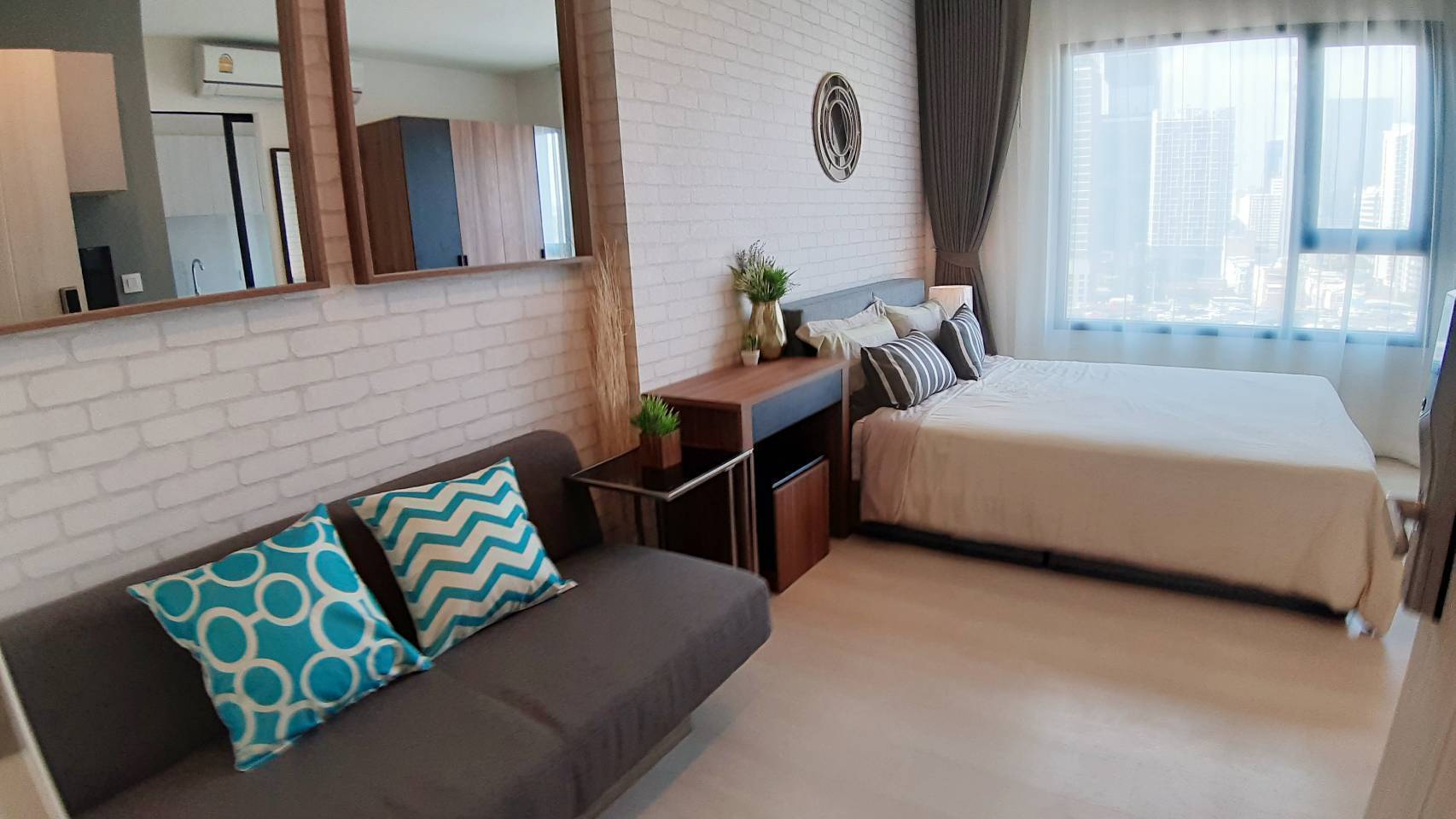 Life Asoke โซฟา เตียง.jpg