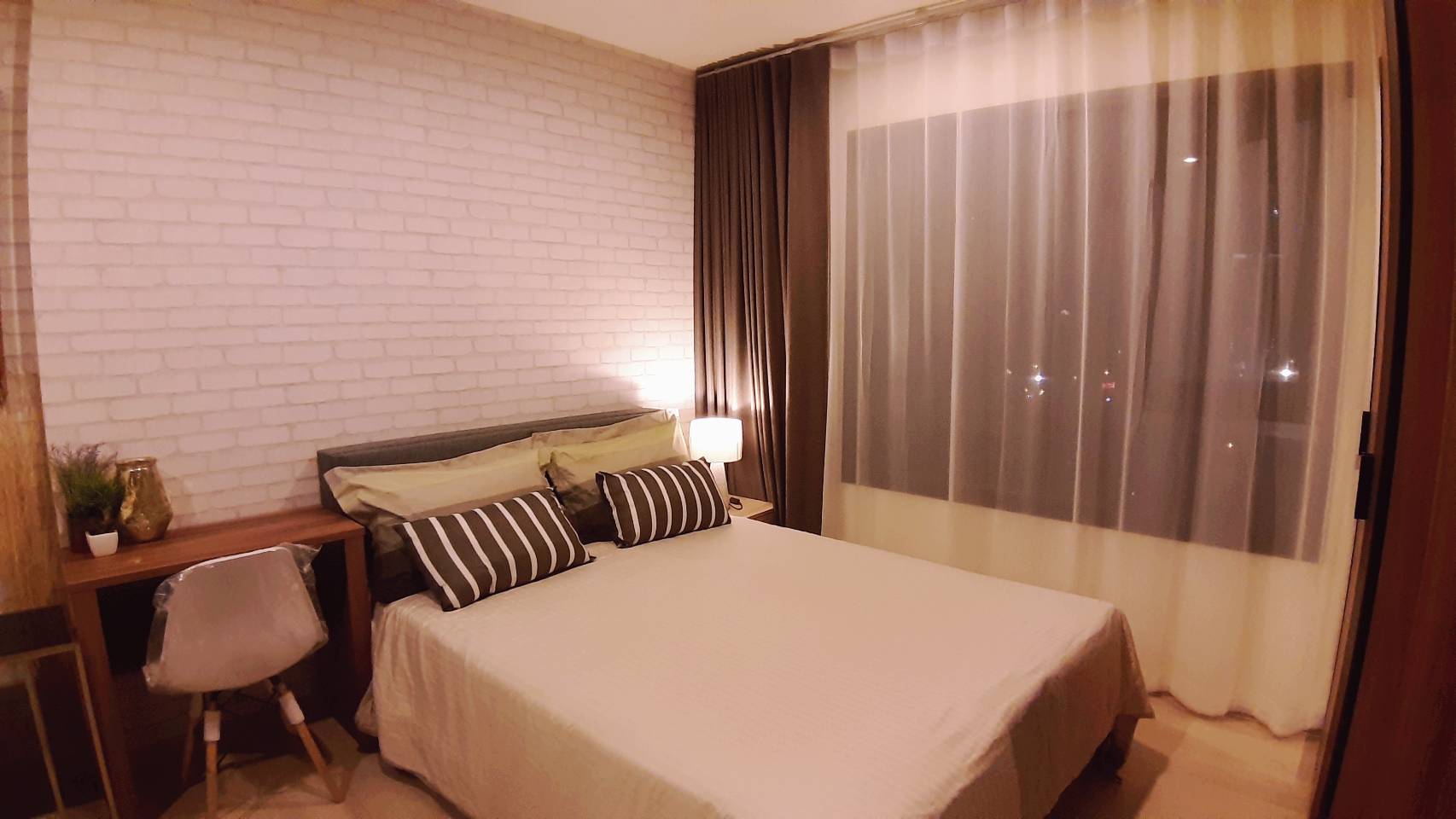 Life Asoke เตียง.jpg