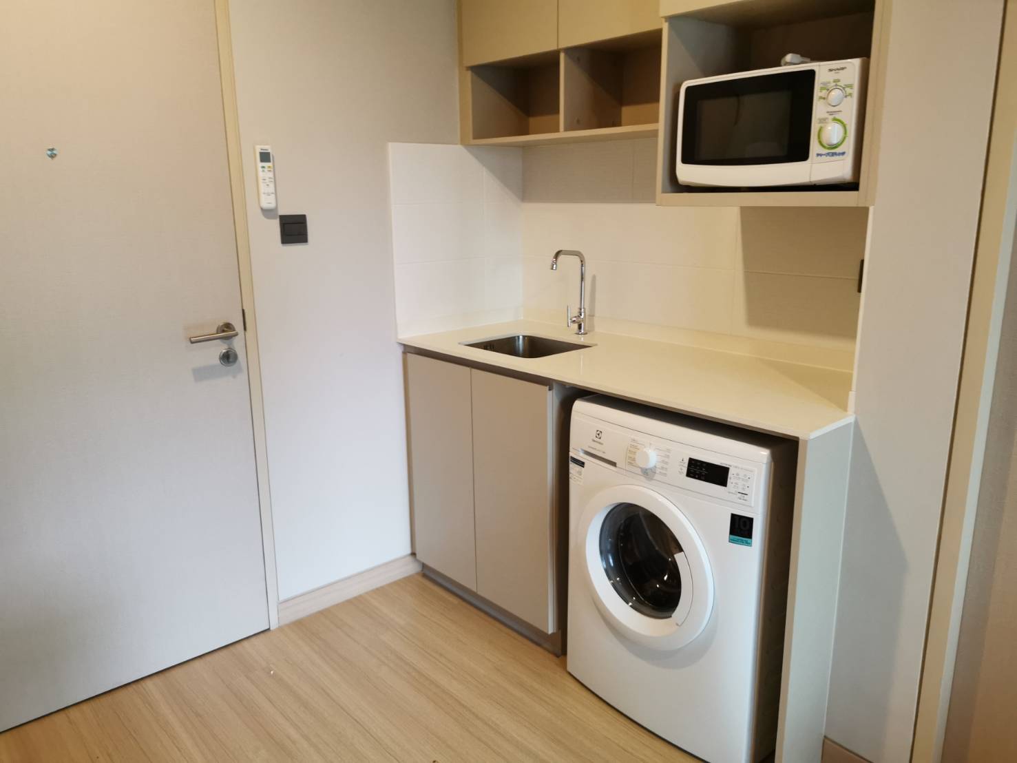 Lumpini Suite Phetchaburi-Makkasan เครื่องซักผ้า.jpg