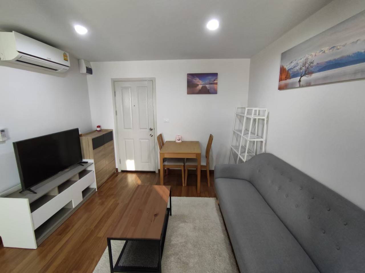 Regent Home Sukhumvit 81 โซฟา ทีวี.jpg