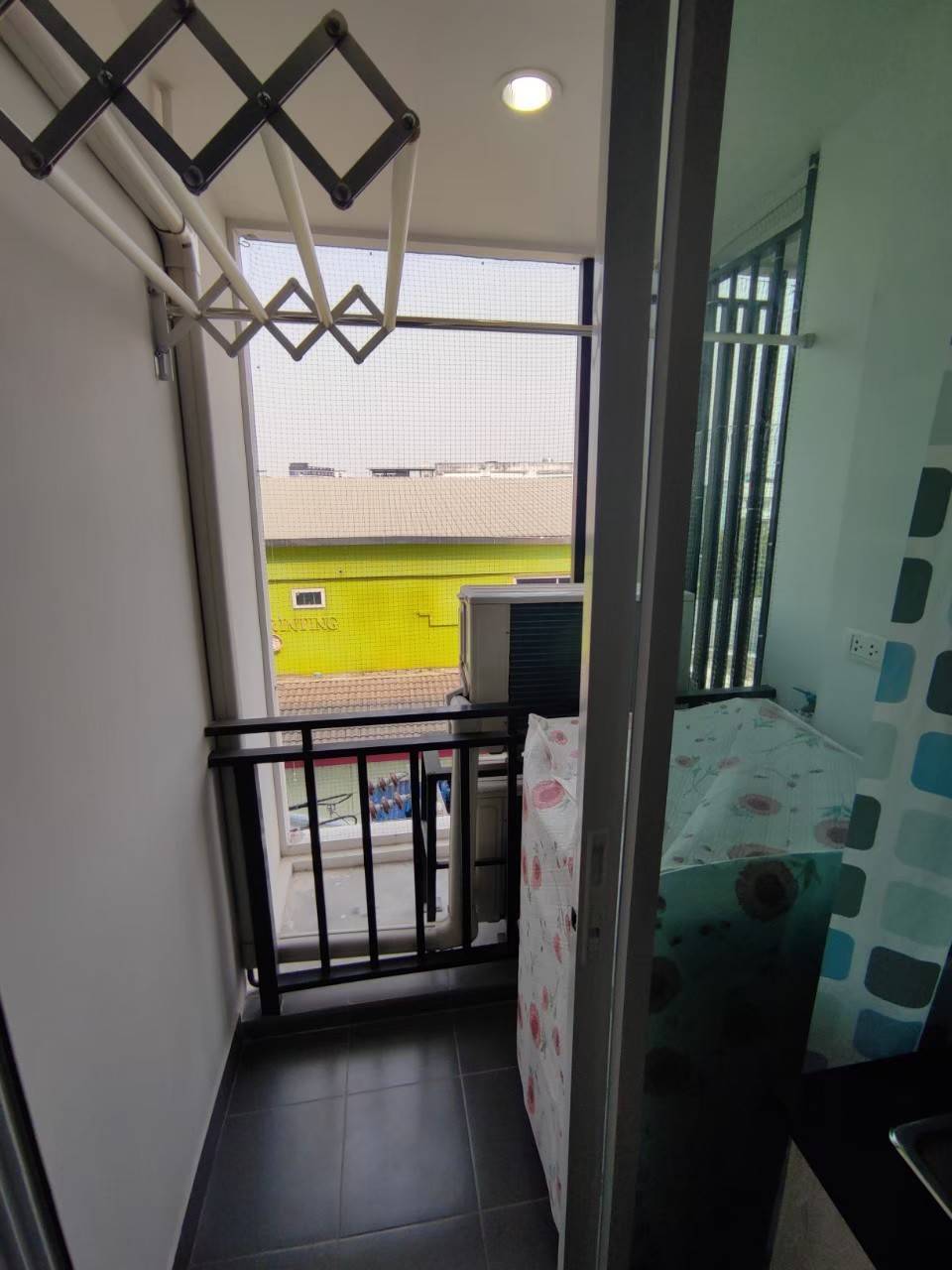 Regent Home Sukhumvit 81 ระเบียง เครื่องซักผ้า.jpg