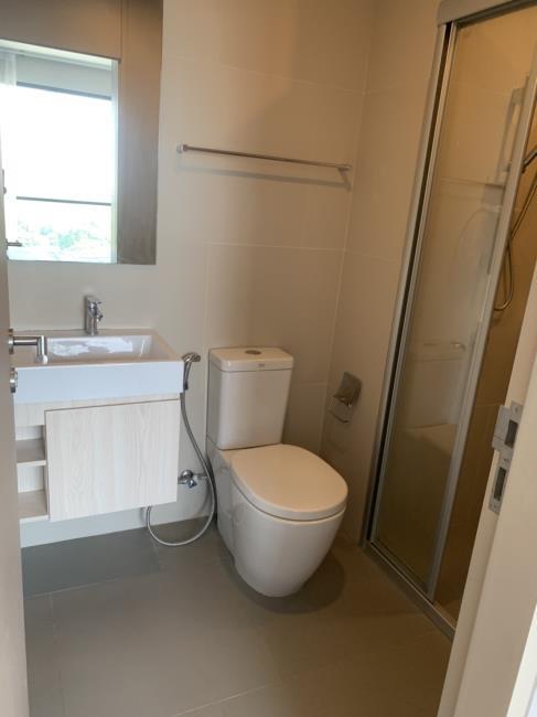 Lumpini Suite Phetchaburi-Makkasan ห้องน้ำ.jpg