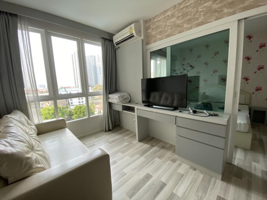 The Key Sathorn-Ratchapruek  โซฟา ทีวี.jpg