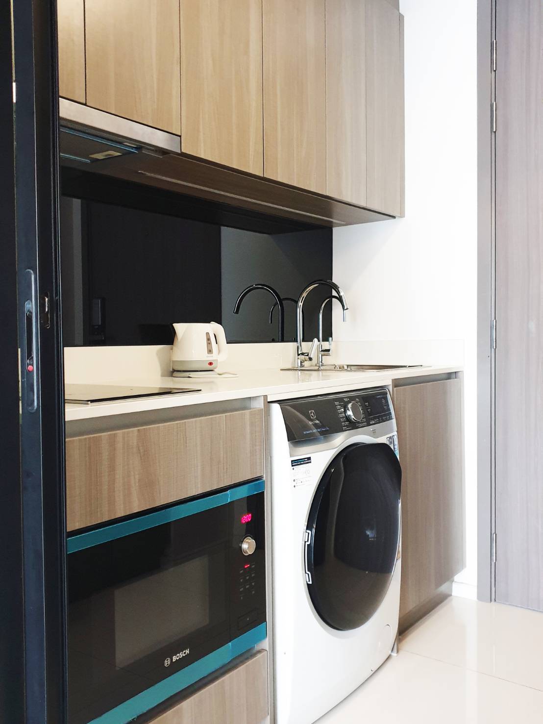 Circle Rein Sukhumvit 12 ครัว.jpg