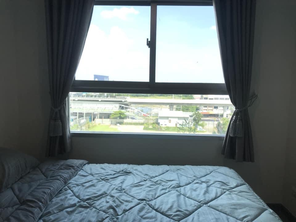 The Trust BTS Erawan เตียว.jpg