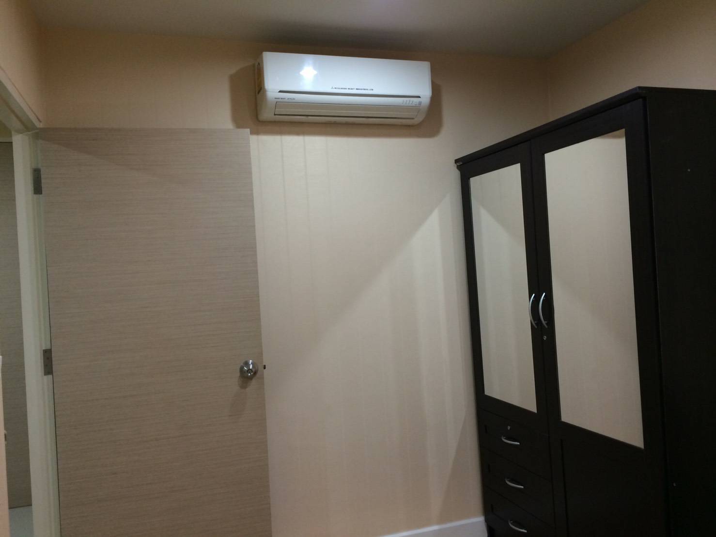 เมโทร สกาย รัชดา ตู้เสื้อผ้า แอร์.jpg