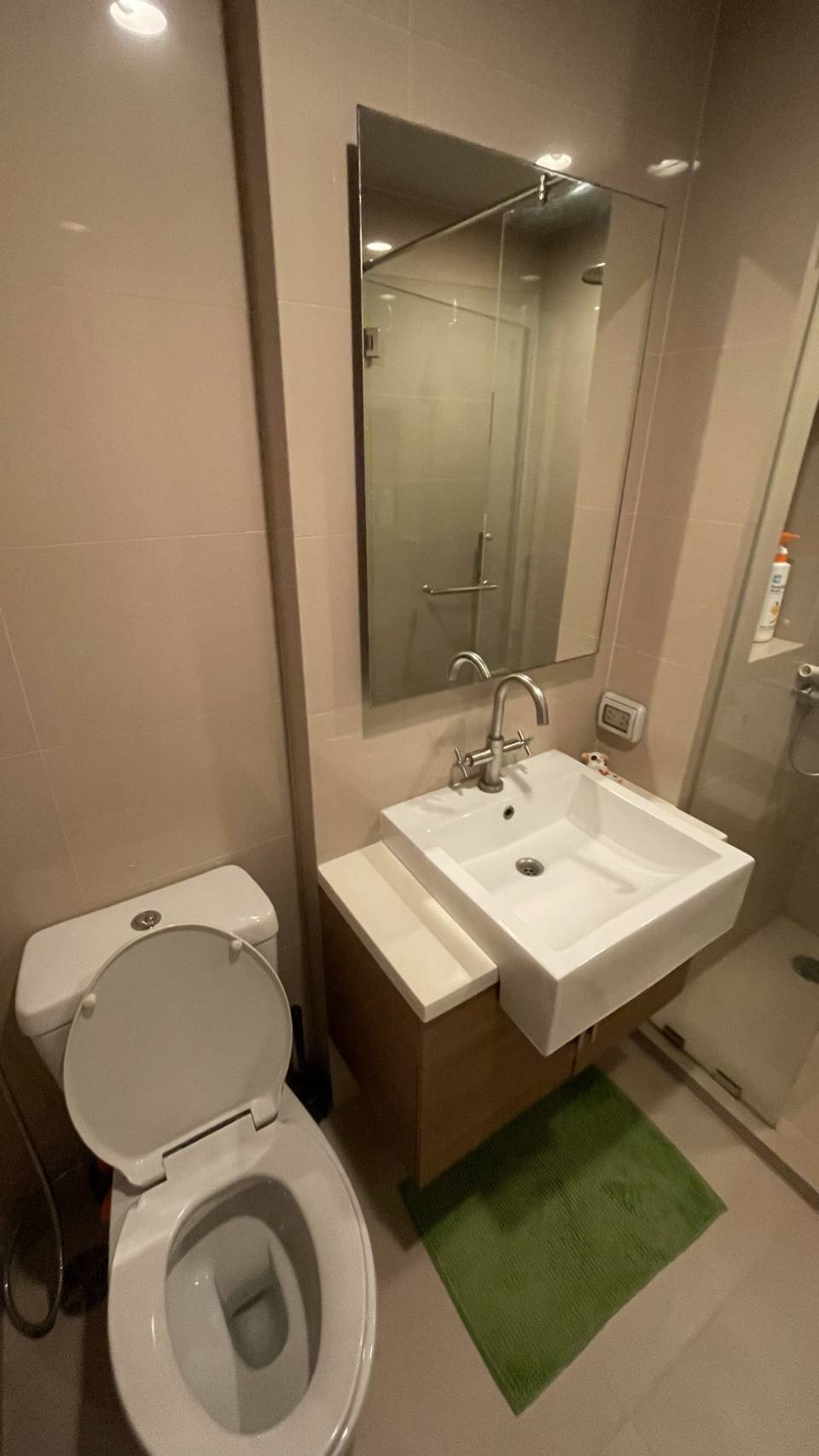 Hive Sukhumvit 65 ห้องน้ำ.jpg