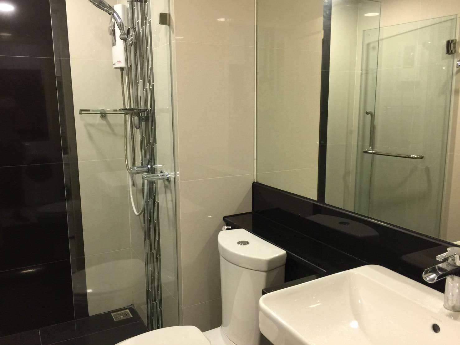 Bangkok Feliz Sathorn-Taksin ห้องน้ำ.jpg