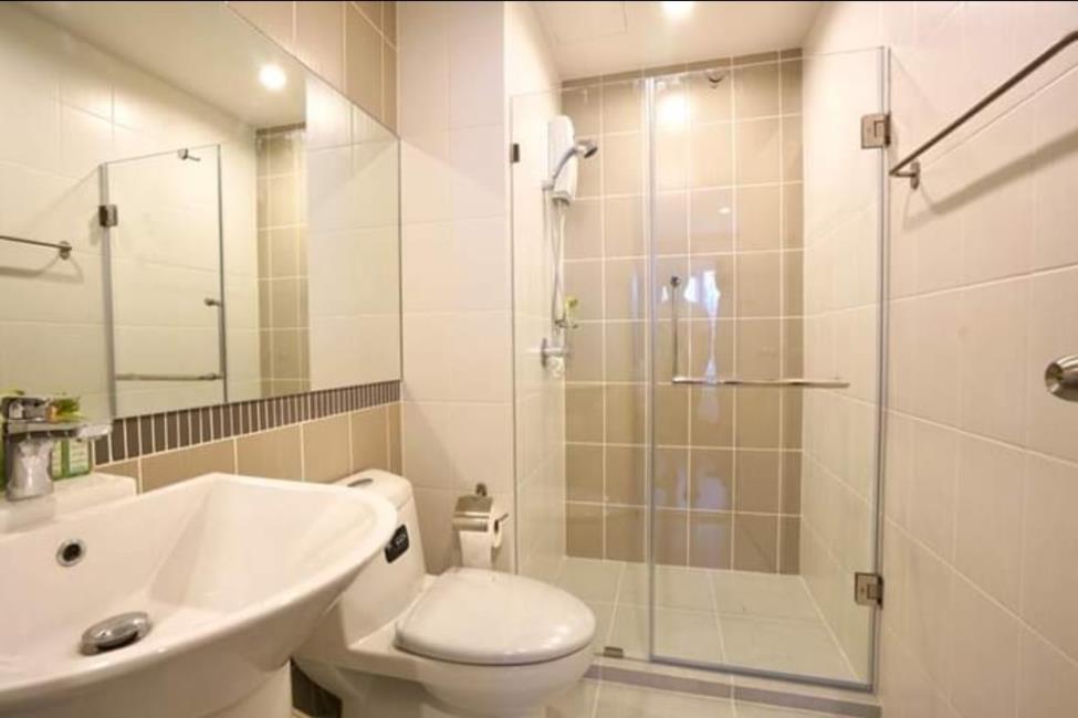 The Stage Taopoon Interchange ห้องน้ำ.jpg