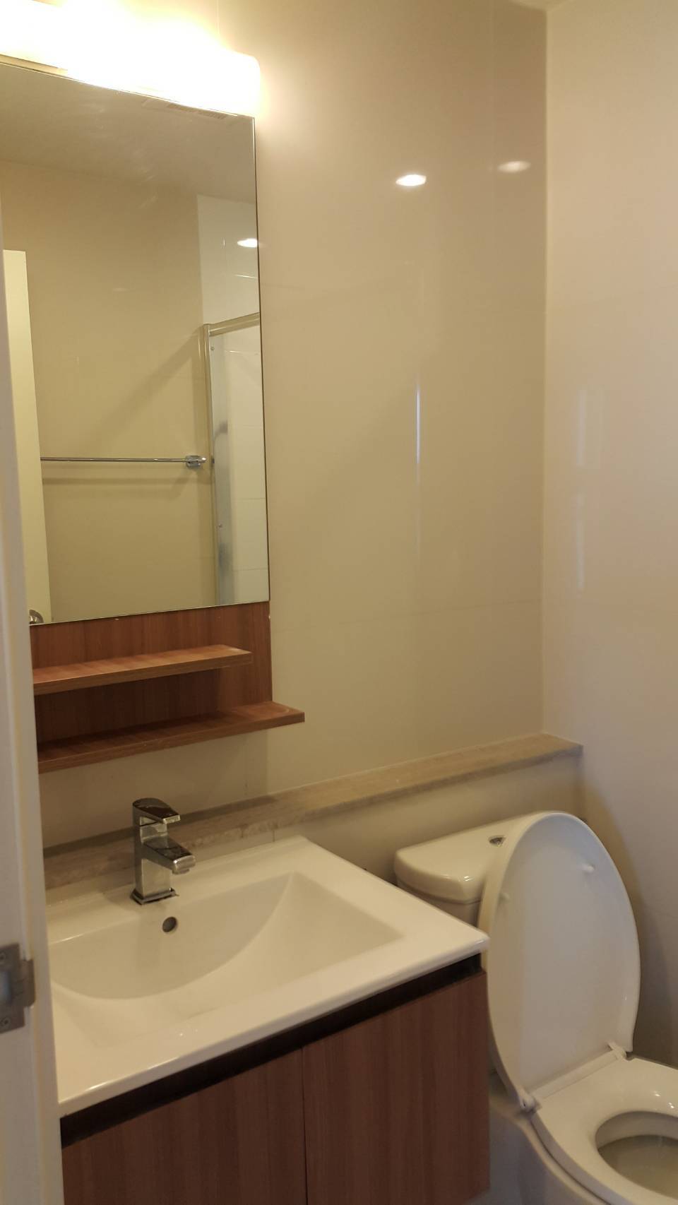 Fuse Chan - Sathorn อ่างล้างหน้า.jpg