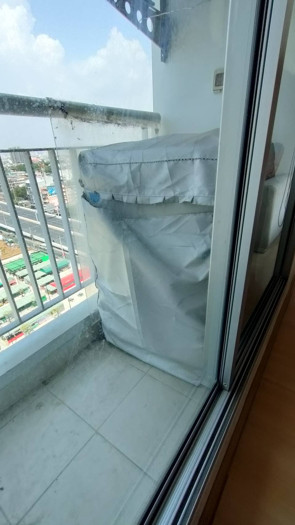 Life @ BTS Tha-Phra เครื่องซักผ้า.jpg