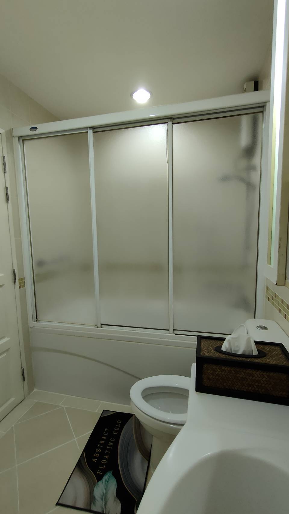 Life @ BTS Tha-Phra ห้องนำ.jpg