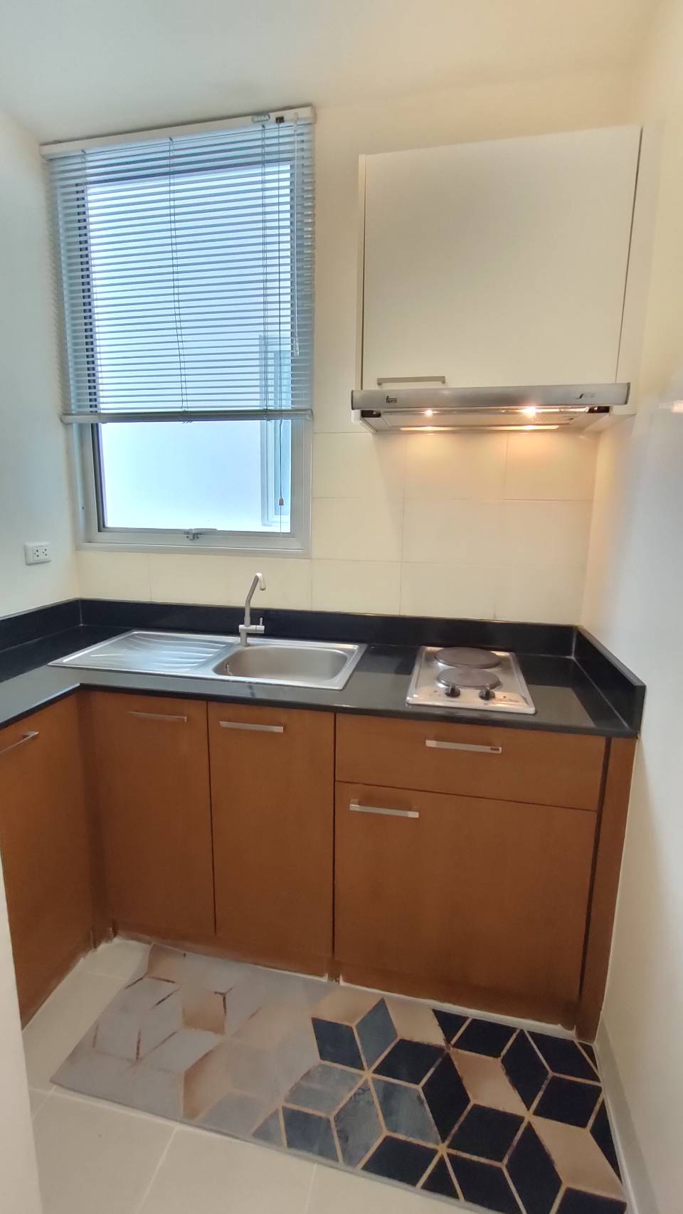 Life @ BTS Tha-Phra ครัว.jpg