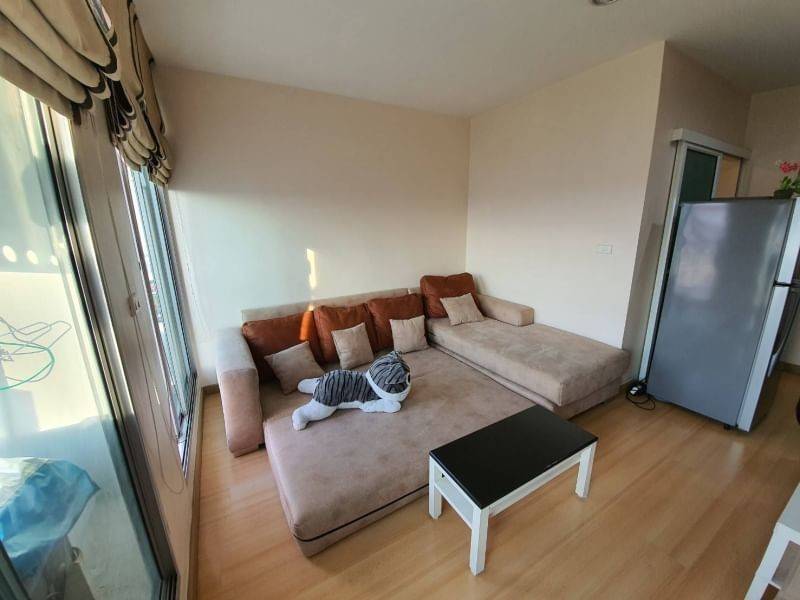 Life @ BTS Tha-Phra โซฟา.jpg