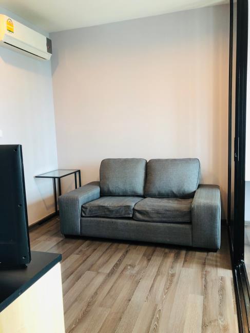 The Base Park East Sukhumvit 77 โซฟา.jpg