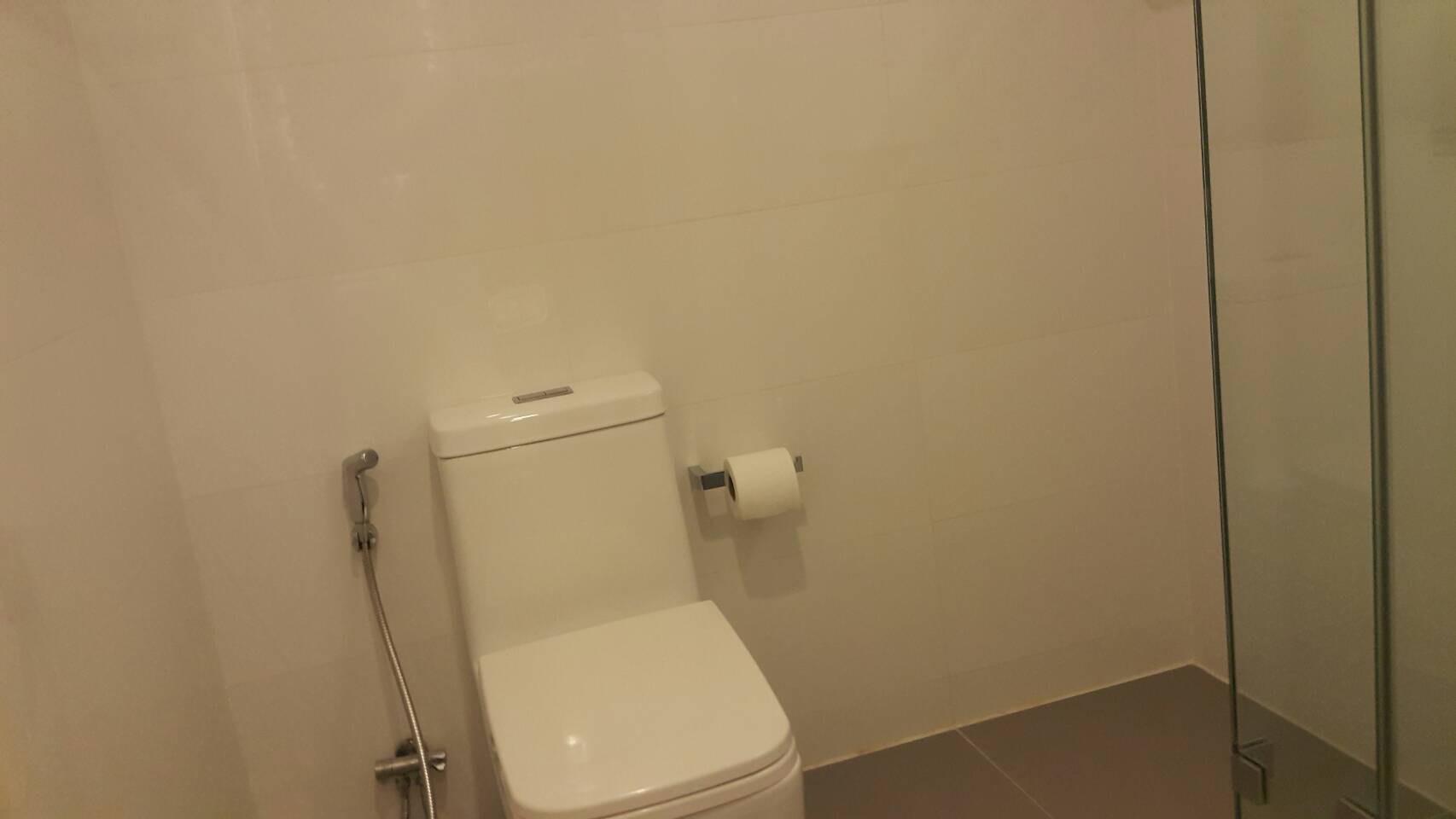 The Room Sukhumvit 69 ห้องน้ำ.jpg