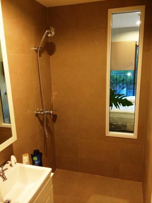 Condolette Dwell Sukhumvit 26 ห้องอาบน้ำ.jpg